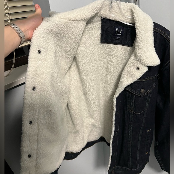 GAP Dark wash denim Sherpa Trucker Jacket NEW - Picture 3 of 10
